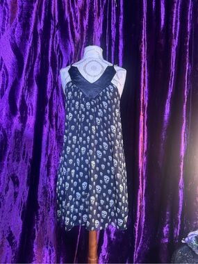 Black Skull Print Sleeveless Dress